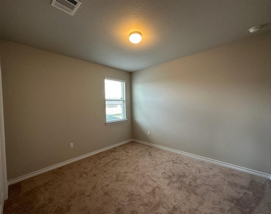 10901 Mickelson Dr - Photo Thumbnail 17