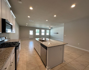 10901 Mickelson Dr - Photo Thumbnail 7