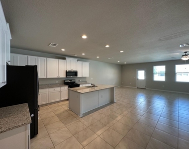 10901 Mickelson Dr - Photo Thumbnail 4