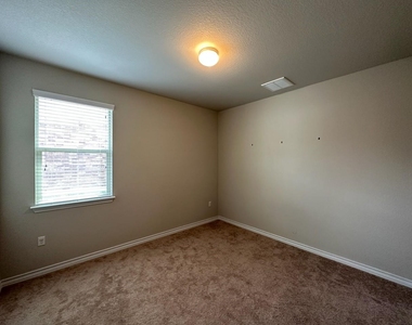 10901 Mickelson Dr - Photo Thumbnail 18
