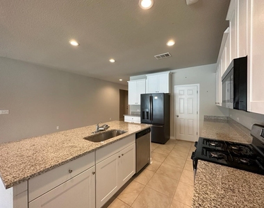 10901 Mickelson Dr - Photo Thumbnail 6
