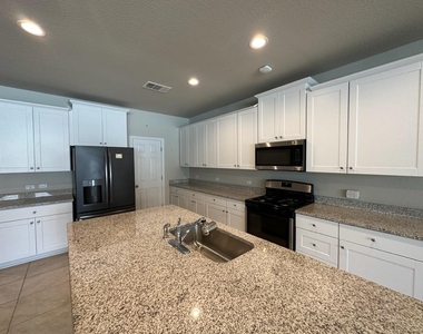 10901 Mickelson Dr - Photo Thumbnail 5