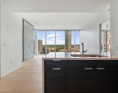 301 West Ave - Photo Thumbnail 1