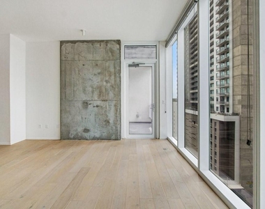 301 West Ave - Photo Thumbnail 5