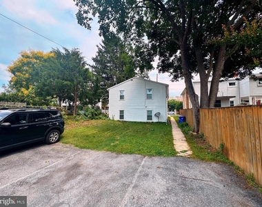 250 W 5th Street - Photo Thumbnail 13