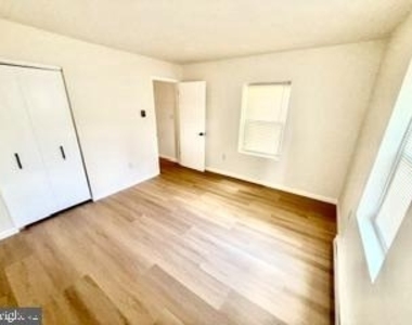 250 W 5th Street - Photo Thumbnail 12