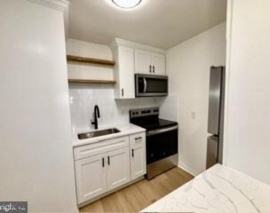 250 W 5th Street - Photo Thumbnail 1