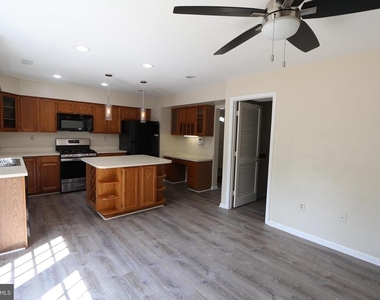 5506 Irish Lord Place - Photo Thumbnail 6