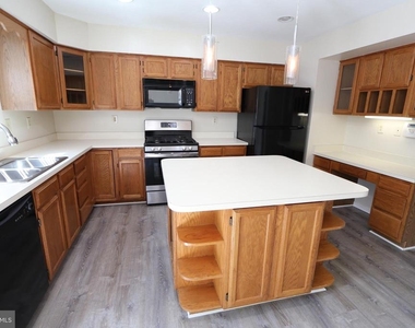5506 Irish Lord Place - Photo Thumbnail 13