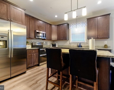 976 Rye Drive - Photo Thumbnail 2