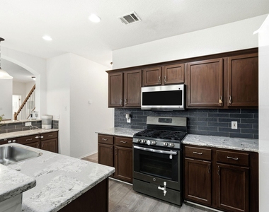 1410 Ne Katie Lynch Dr - Photo Thumbnail 10