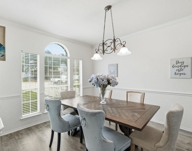 1410 Ne Katie Lynch Dr - Photo Thumbnail 2