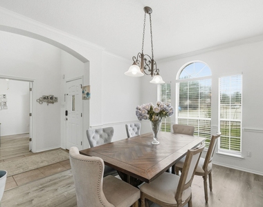 1410 Ne Katie Lynch Dr - Photo Thumbnail 1
