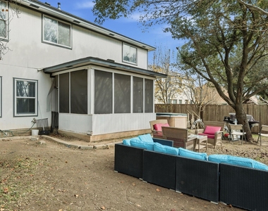 1410 Ne Katie Lynch Dr - Photo Thumbnail 24
