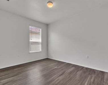 9300 China Rose Dr - Photo Thumbnail 7