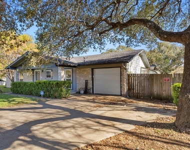 8713 Azalea Trl - Photo Thumbnail 2