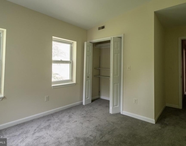 1712 Thames Street - Photo Thumbnail 4