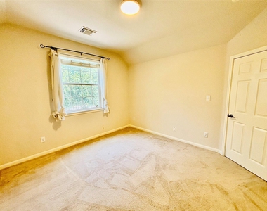 4430 Pasada Ln - Photo Thumbnail 20