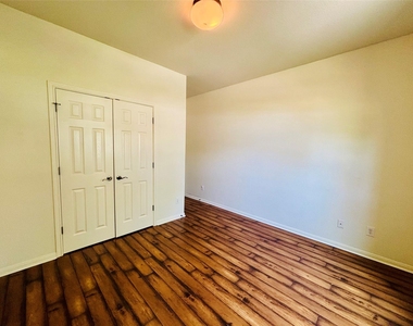 4430 Pasada Ln - Photo Thumbnail 4