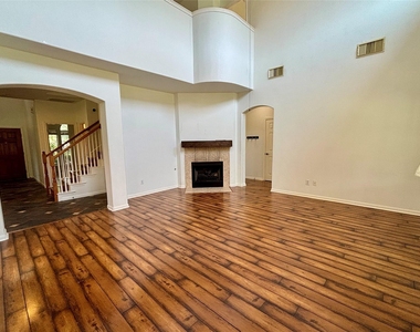 4430 Pasada Ln - Photo Thumbnail 9