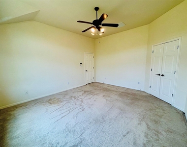 4430 Pasada Ln - Photo Thumbnail 15
