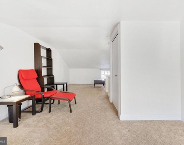 24 E Hamburg Street - Photo Thumbnail 23