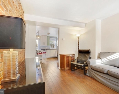 24 E Hamburg Street - Photo Thumbnail 3