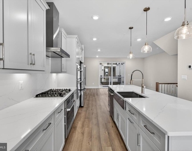 2507 Light Street - Photo Thumbnail 7