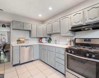 130 E Randall Street - Photo Thumbnail 16
