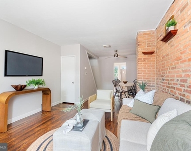 130 E Randall Street - Photo Thumbnail 4