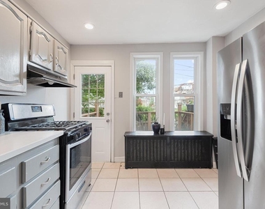 130 E Randall Street - Photo Thumbnail 20
