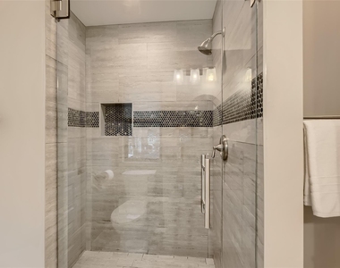 904 E 2nd St - Photo Thumbnail 23