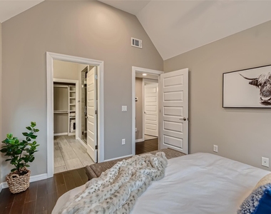 904 E 2nd St - Photo Thumbnail 21