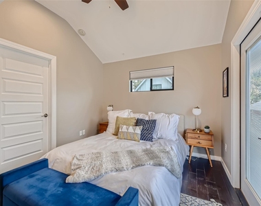 904 E 2nd St - Photo Thumbnail 25