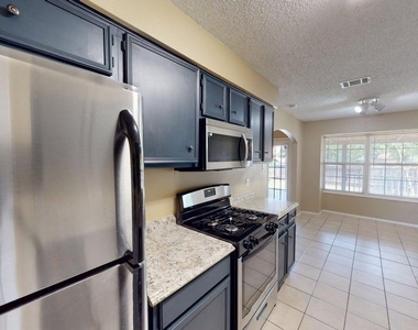 10504 Wendts Way - Photo Thumbnail 2