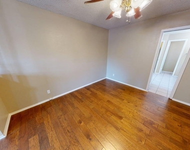 10504 Wendts Way - Photo Thumbnail 15
