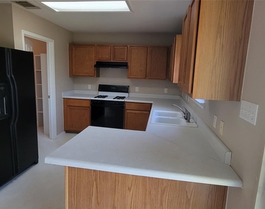 730 Blair Ave - Photo Thumbnail 4