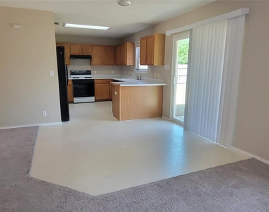 730 Blair Ave - Photo Thumbnail 5