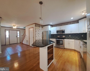 11 Roberts Road - Photo Thumbnail 4