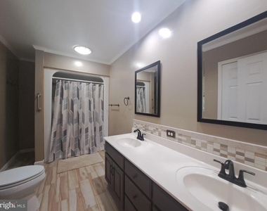 11 Roberts Road - Photo Thumbnail 16
