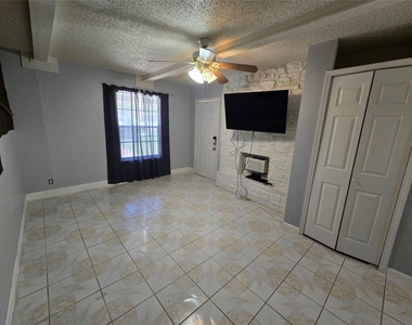 10605 Newmont Rd - Photo Thumbnail 2