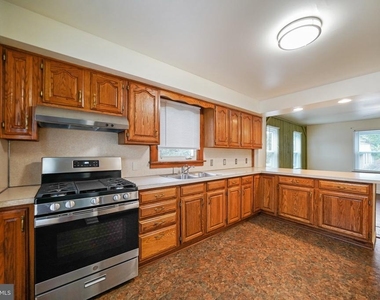 624 Armstrong Avenue - Photo Thumbnail 18