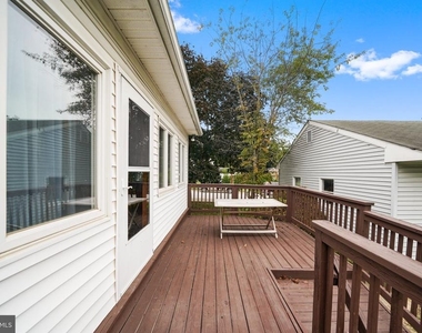 624 Armstrong Avenue - Photo Thumbnail 8