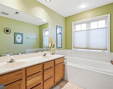 412 E Oakmeade Drive - Photo Thumbnail 14