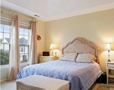 412 E Oakmeade Drive - Photo Thumbnail 13