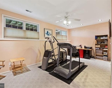 412 E Oakmeade Drive - Photo Thumbnail 3