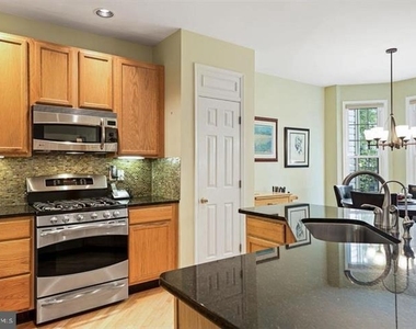 412 E Oakmeade Drive - Photo Thumbnail 7