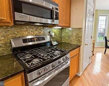 412 E Oakmeade Drive - Photo Thumbnail 8