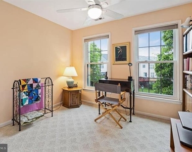 412 E Oakmeade Drive - Photo Thumbnail 17