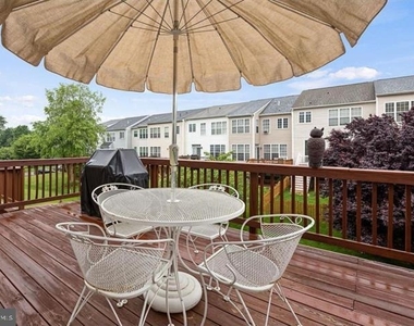 412 E Oakmeade Drive - Photo Thumbnail 18